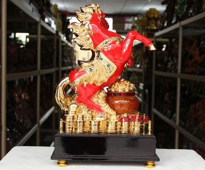 樹(shù)脂鍍金馬到成功 聚財(cái)寶馬擺件的藝術(shù)與寓意